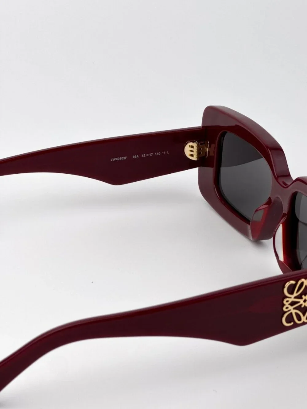 LOEWE LW40102F 66A RED BORDEAUX RECTANGULAR SUNGLASSES